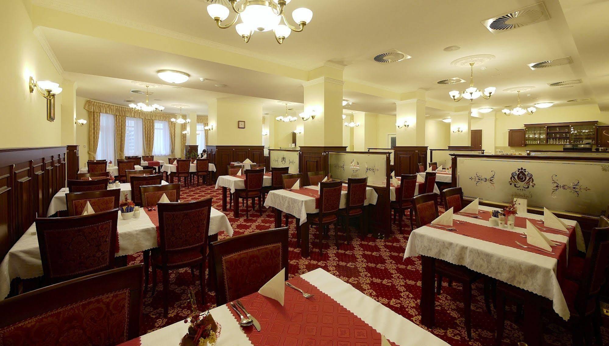 Spa Hotel Cajkovskij كارلوفي فاري المظهر الخارجي الصورة