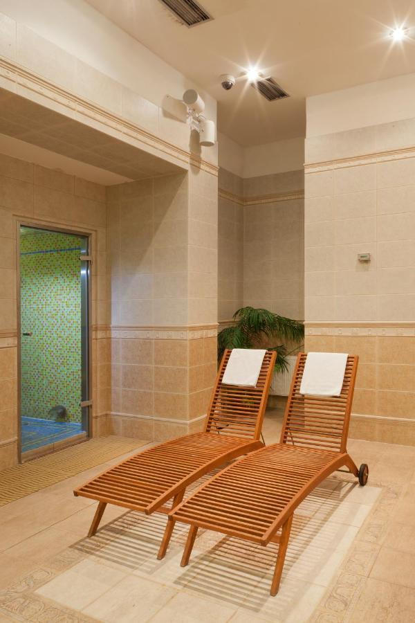 Spa Hotel Cajkovskij كارلوفي فاري المظهر الخارجي الصورة