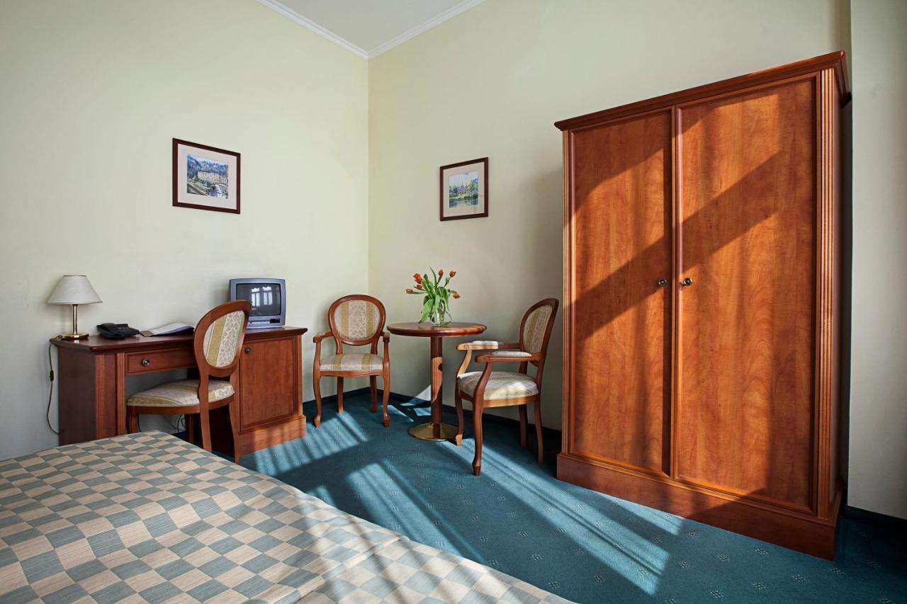 Spa Hotel Cajkovskij كارلوفي فاري المظهر الخارجي الصورة