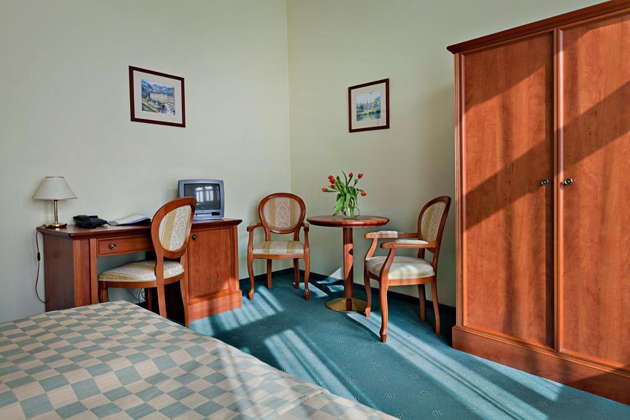 Spa Hotel Cajkovskij كارلوفي فاري المظهر الخارجي الصورة