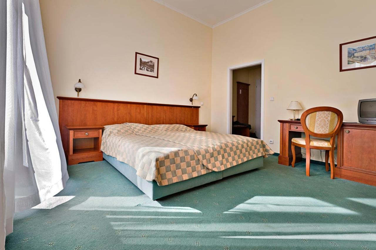 Spa Hotel Cajkovskij كارلوفي فاري المظهر الخارجي الصورة